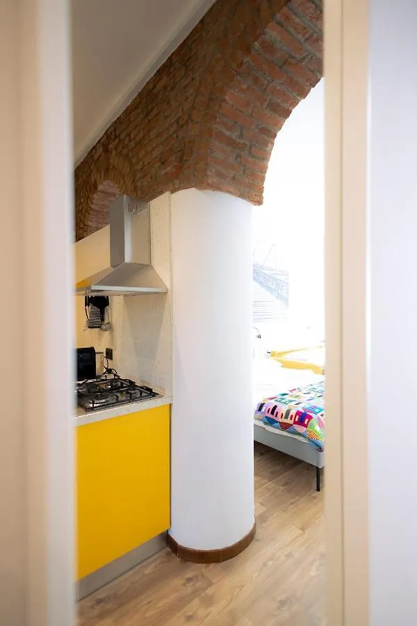Apartment The Red Bricks Home - San Babila Area Milan Italy